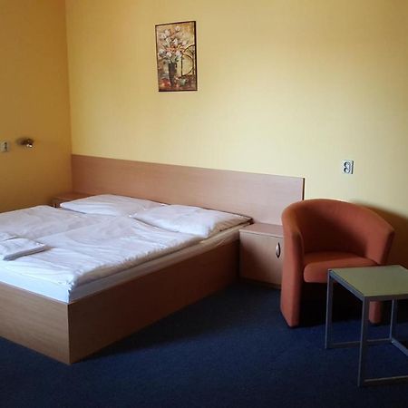 Lehar Panzio Bed & Breakfast Komárno Eksteriør bilde