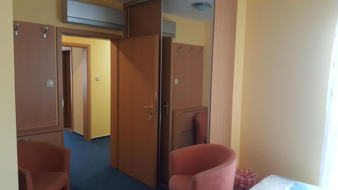 Lehar Panzio Bed & Breakfast Komárno Eksteriør bilde