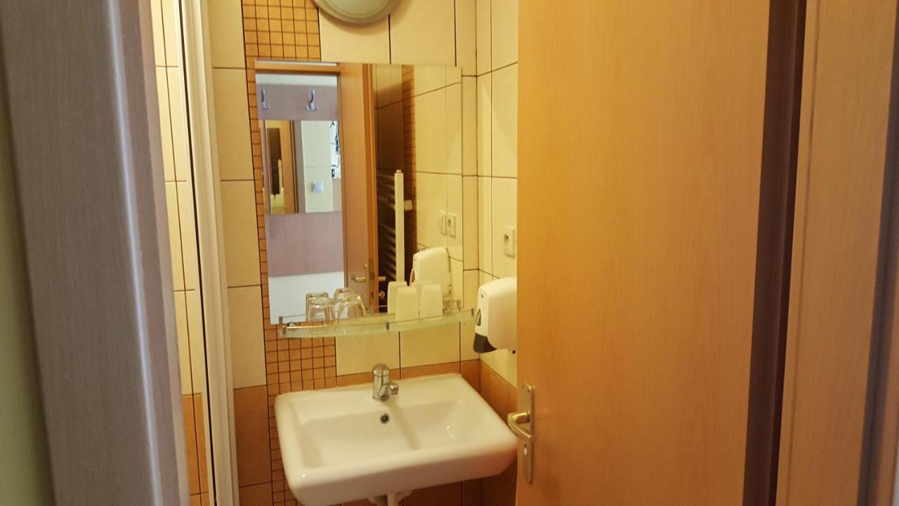 Lehar Panzio Bed & Breakfast Komárno Eksteriør bilde