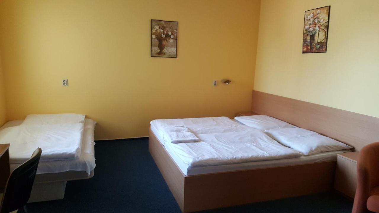 Lehar Panzio Bed & Breakfast Komárno Eksteriør bilde