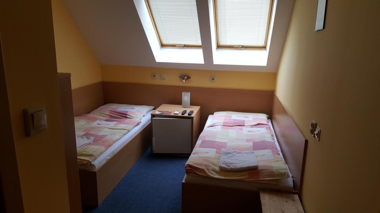 Lehar Panzio Bed & Breakfast Komárno Eksteriør bilde